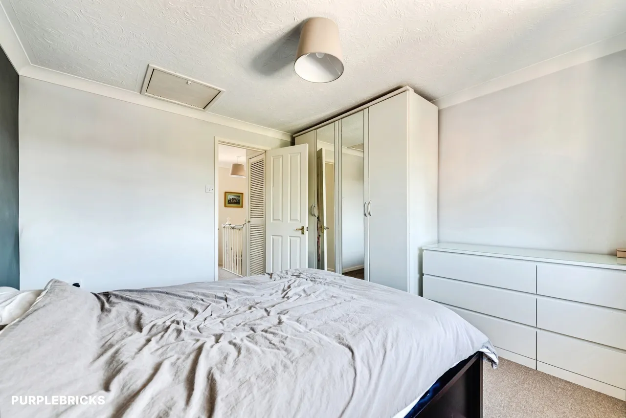 Wilkins Close, Upper Stratton, SN2, photo 11