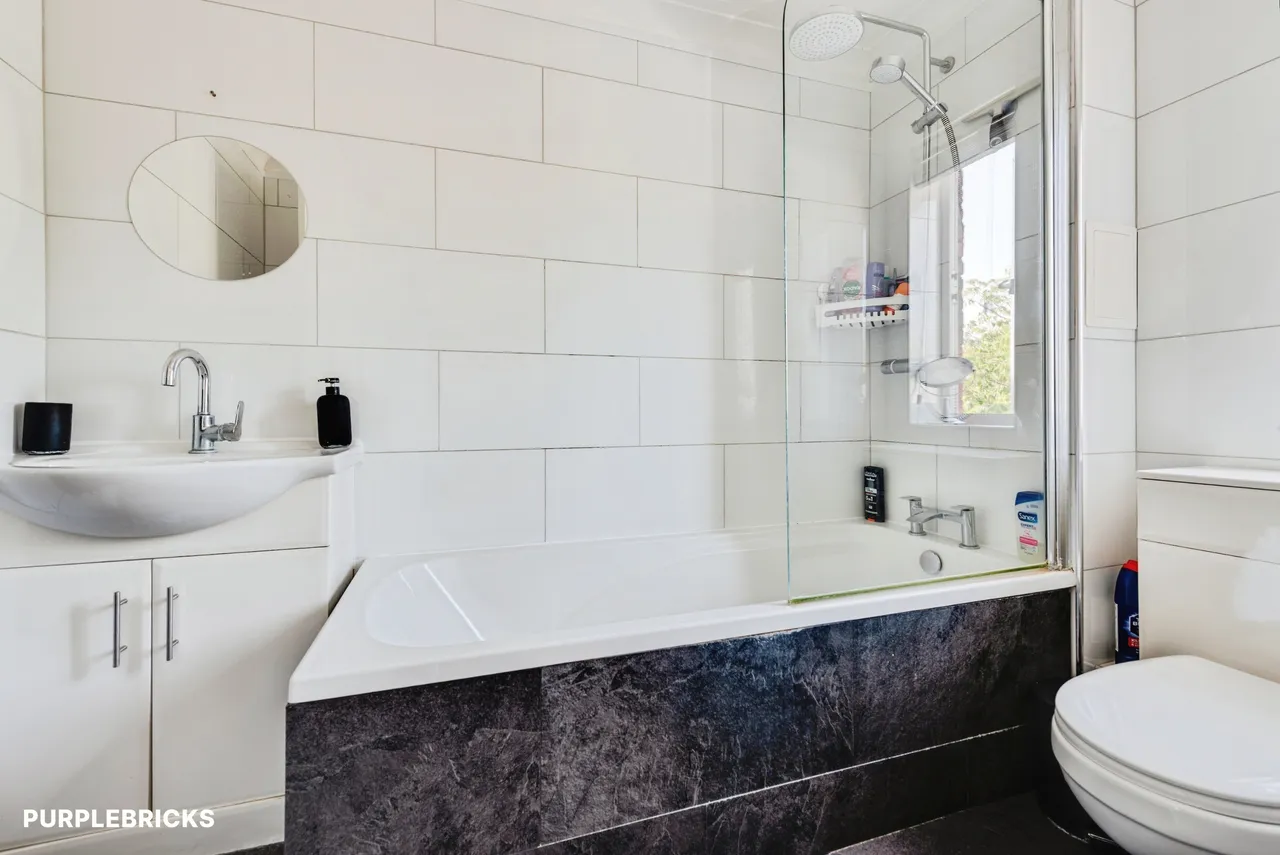Wilkins Close, Upper Stratton, SN2, photo 12