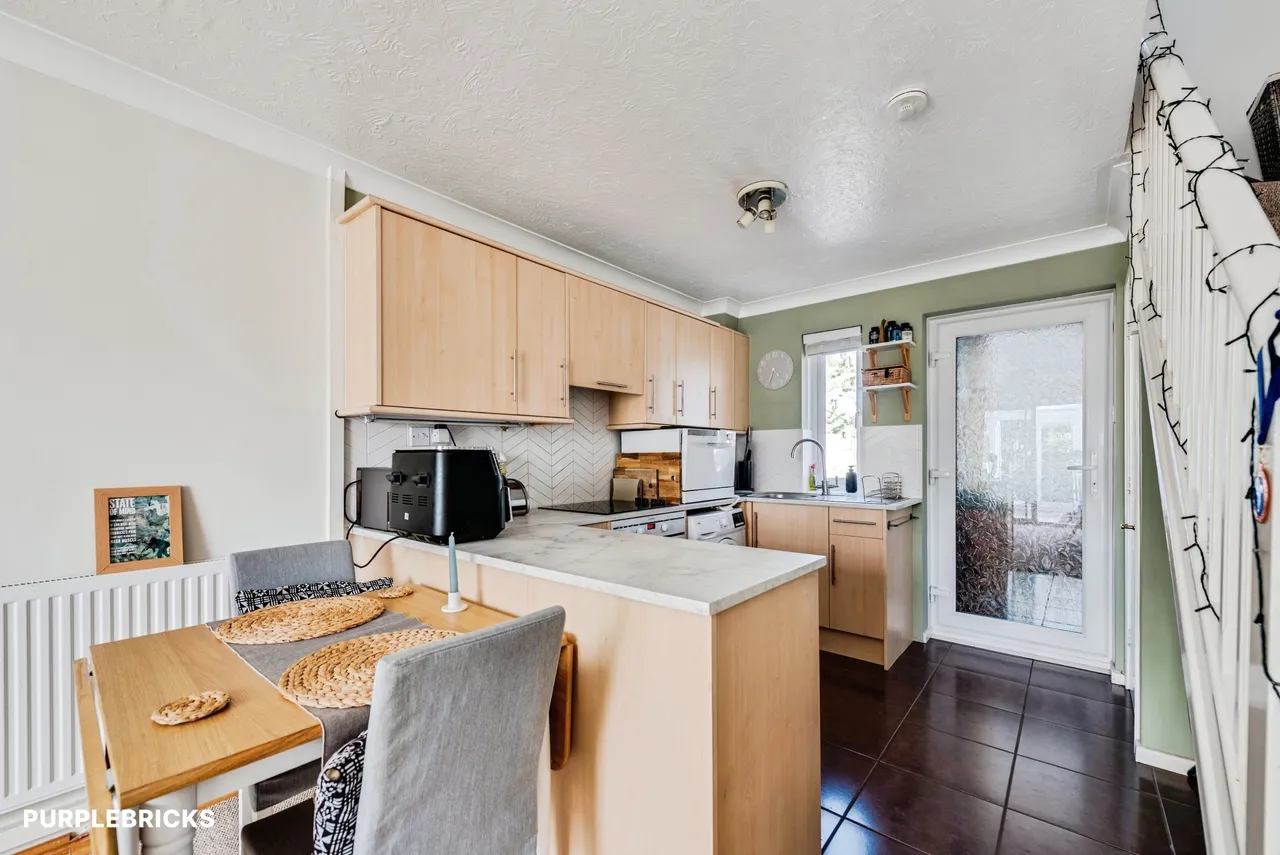 Wilkins Close, Upper Stratton, SN2, photo 5