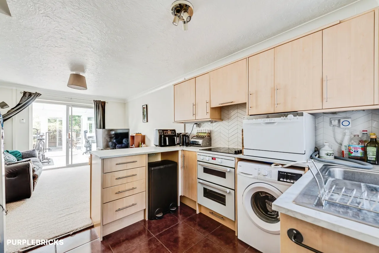 Wilkins Close, Upper Stratton, SN2, photo 4
