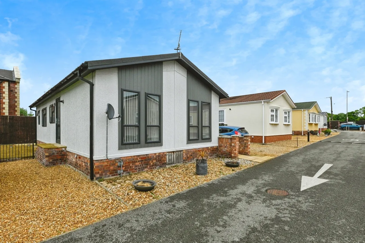2 bed park home for sale, Main Road, West Winch, PE33