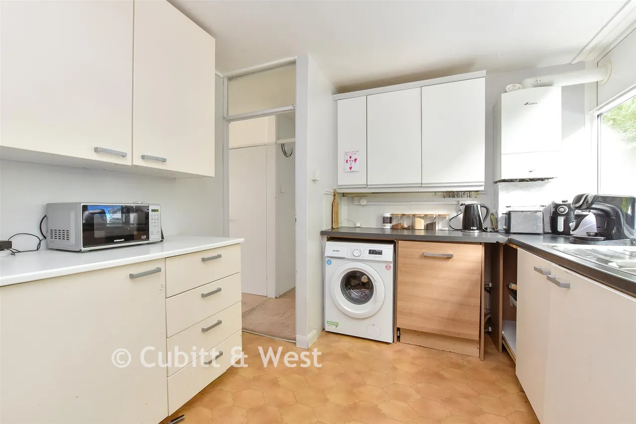 Kingston Road, Epsom, KT17, photo 3