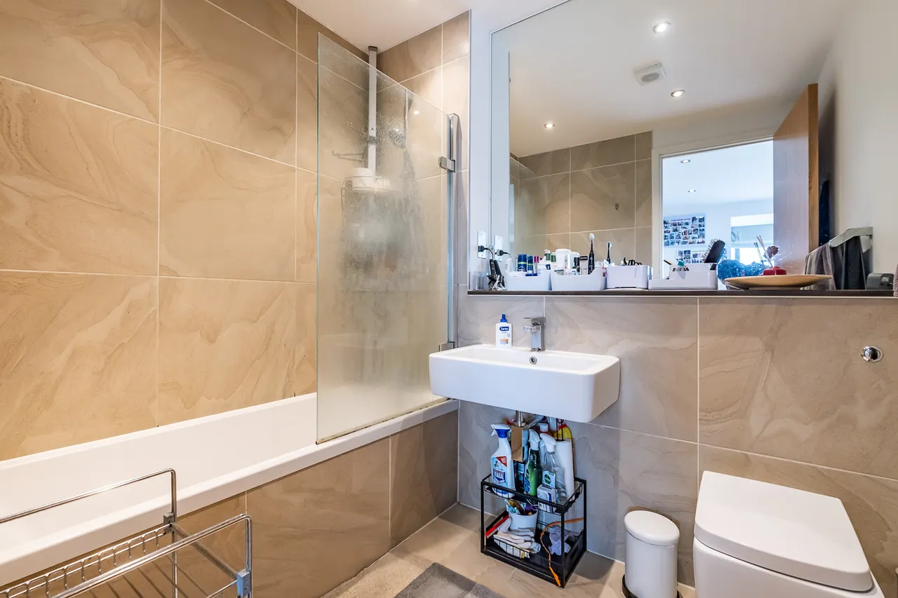 Finchley Road, London, NW3, photo 8