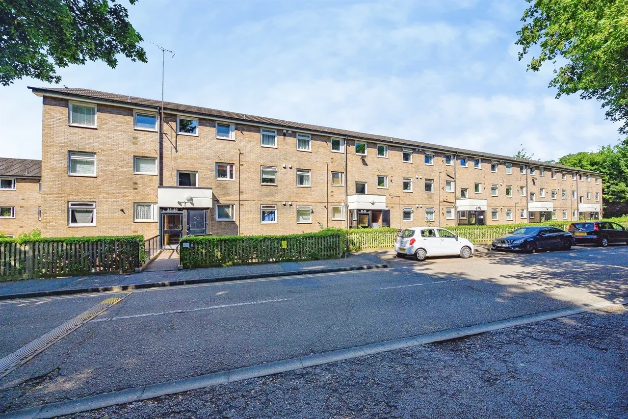 2 bed flat for sale — The Cornfields, Hemel Hempstead