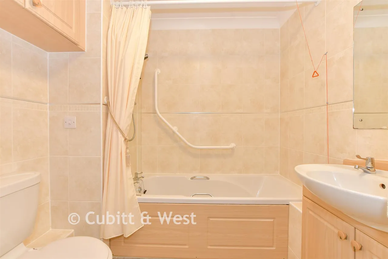 London Road, Cowplain, PO8, photo 7