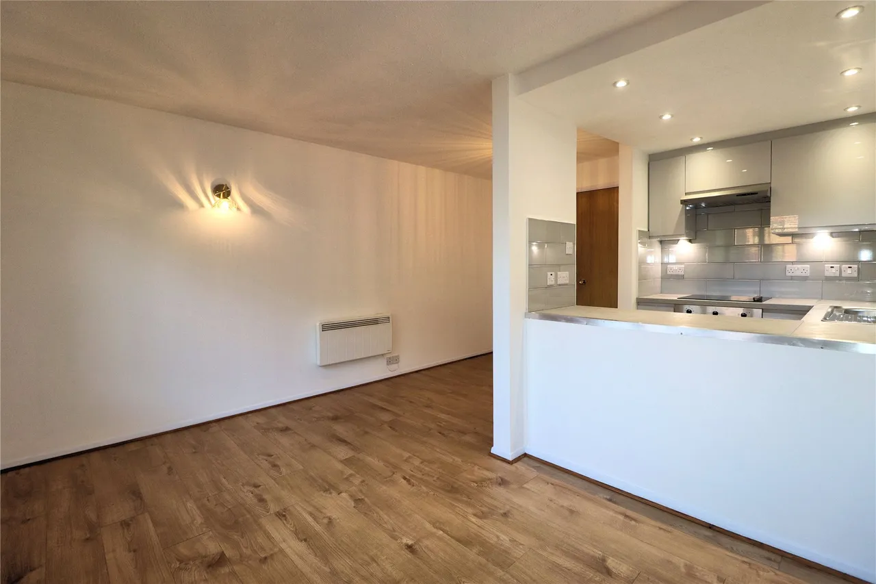 Tucker Road, Ottershaw, KT16, photo 6