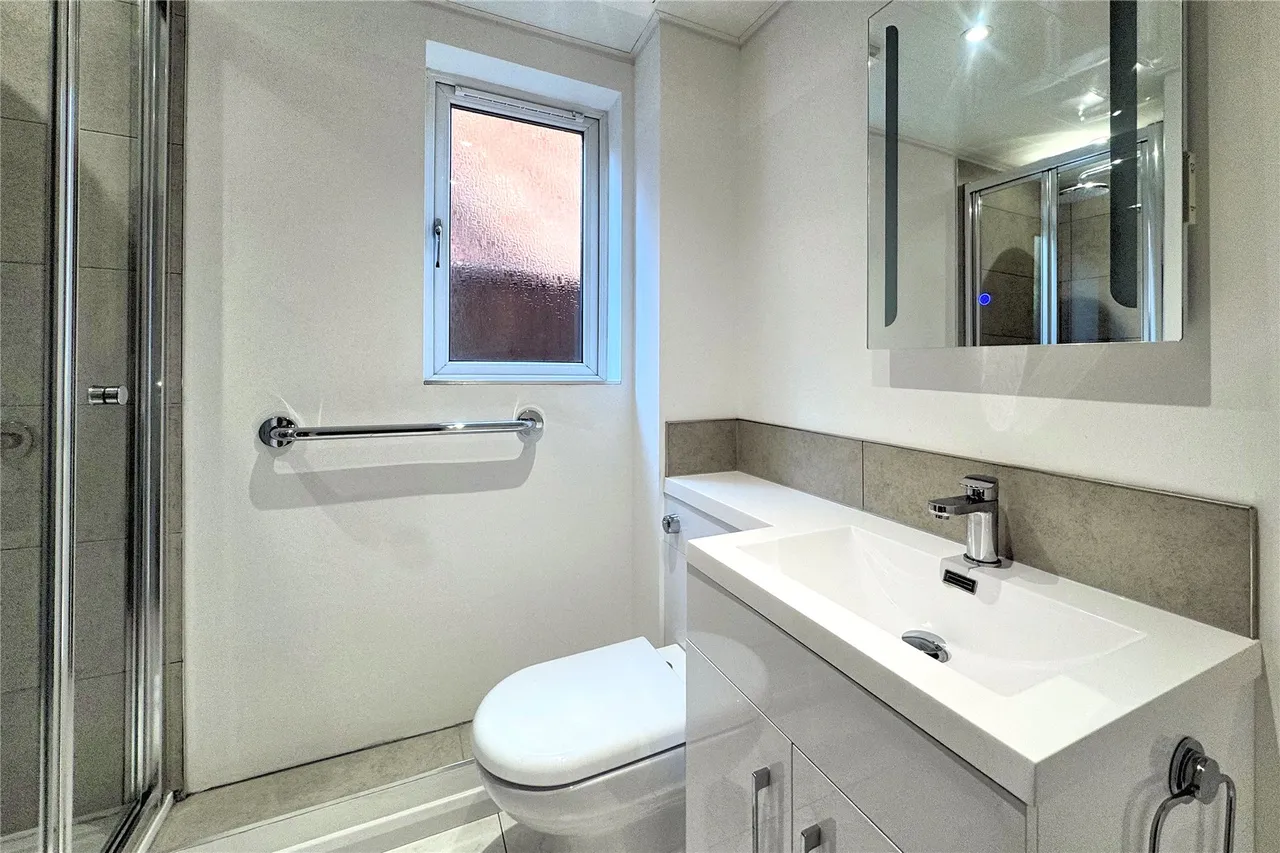Tucker Road, Ottershaw, KT16, photo 4