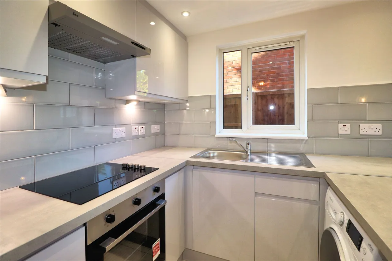Tucker Road, Ottershaw, KT16, photo 3