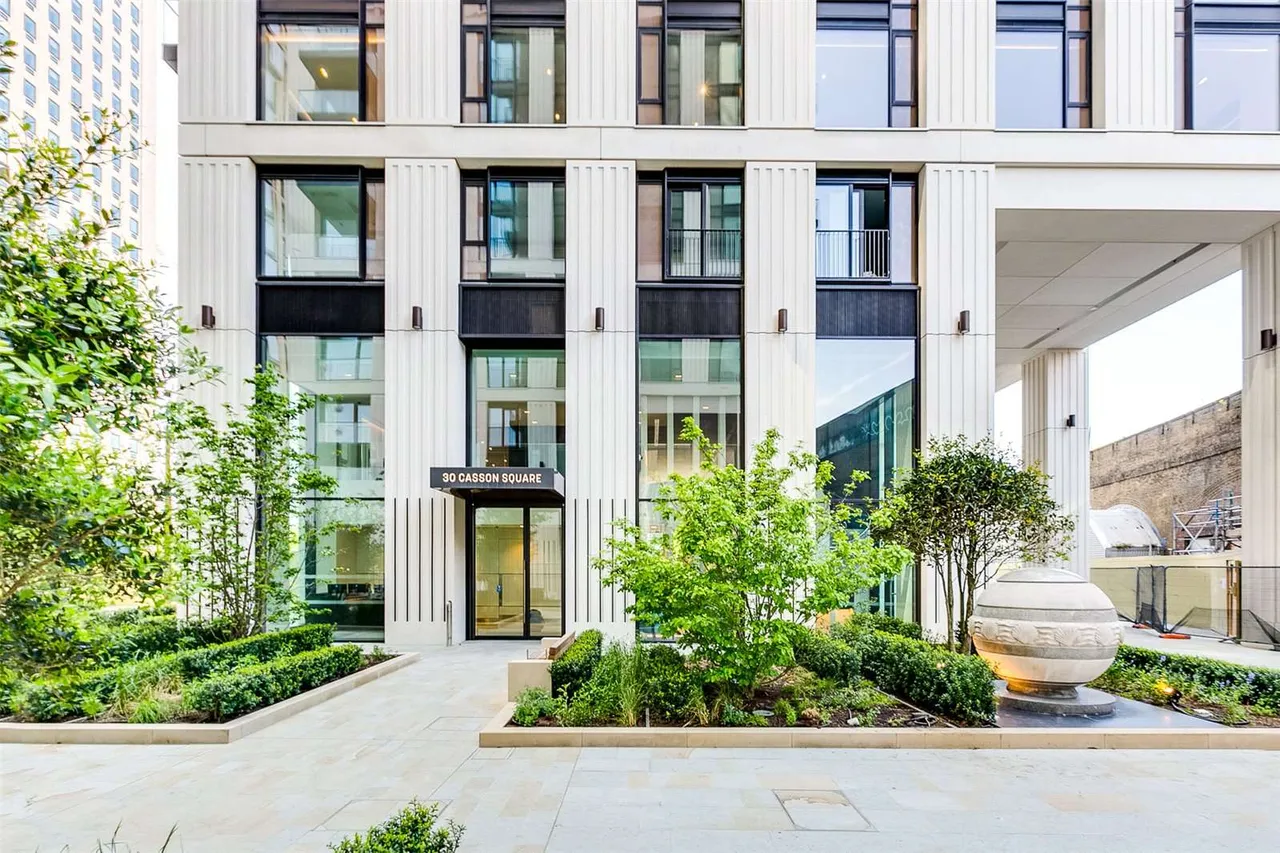 Casson Square, Southbank Place, Waterloo, London, SE1 7GY, photo 12