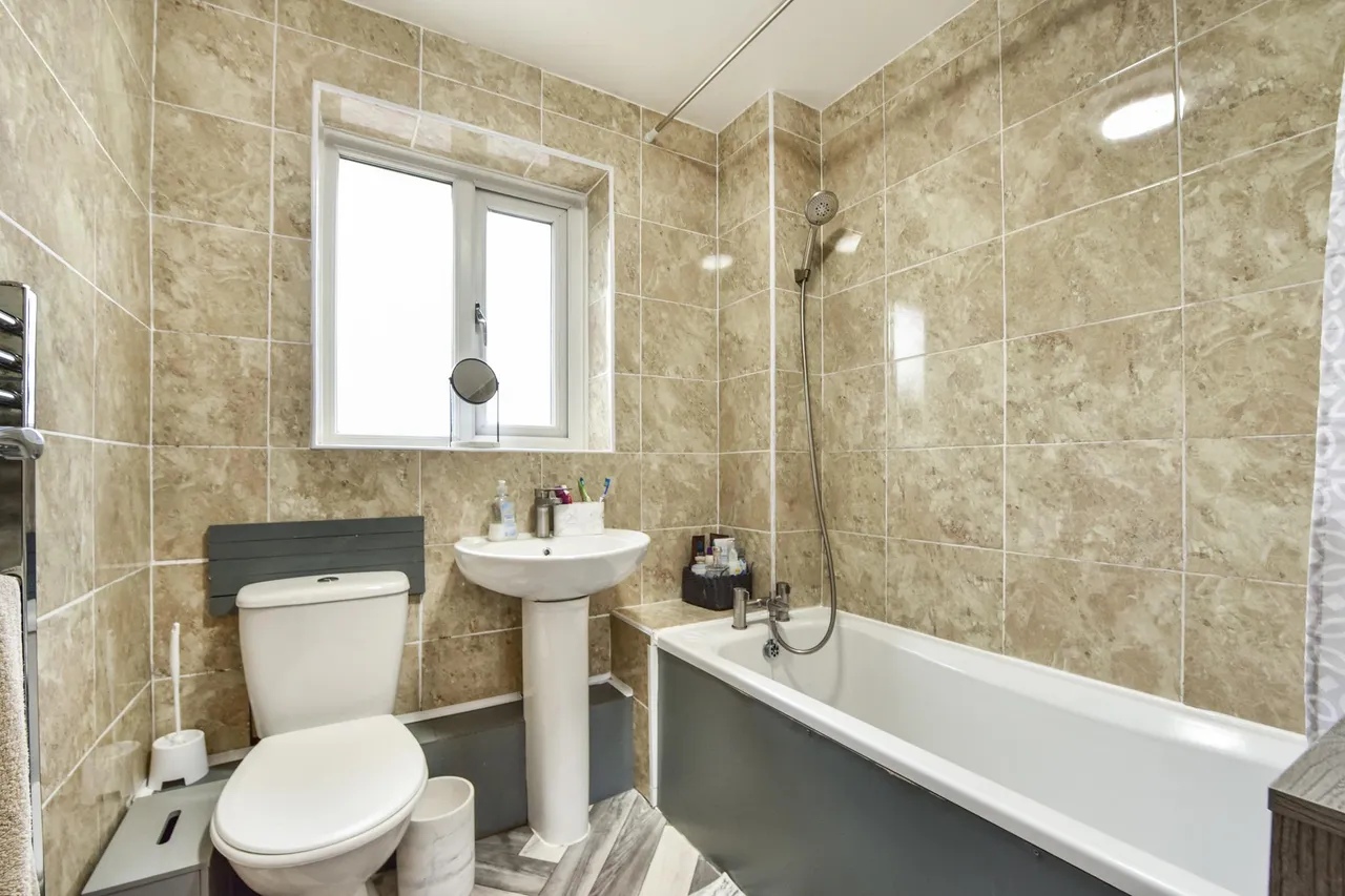 Wadsworth Drive, Sheffield, S12, photo 12