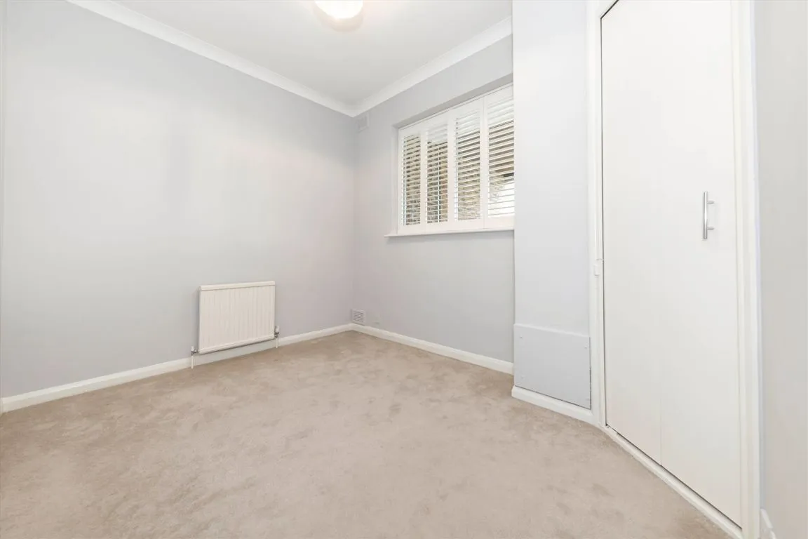 Stroudwater Park, Weybridge, KT13, photo 5