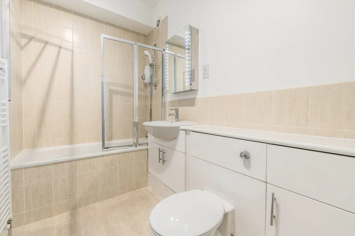 Stroudwater Park, Weybridge, KT13, photo 6