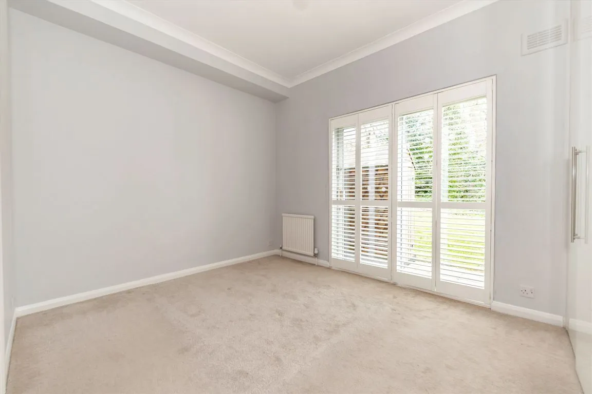 Stroudwater Park, Weybridge, KT13, photo 4