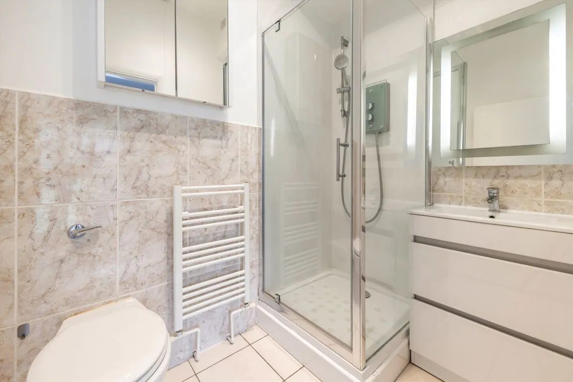 Stroudwater Park, Weybridge, KT13, photo 7