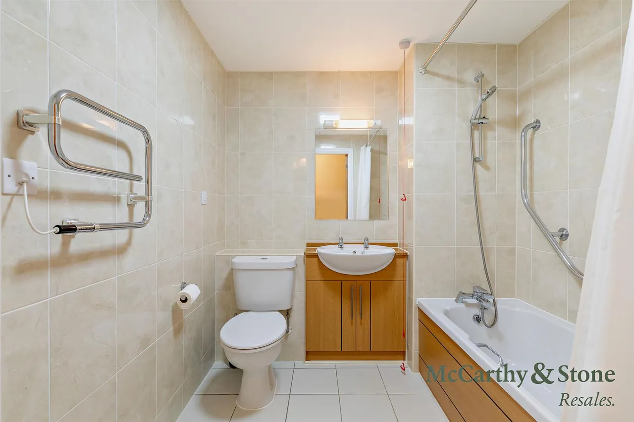 Overnhill Road, Downend, BS16, photo 10