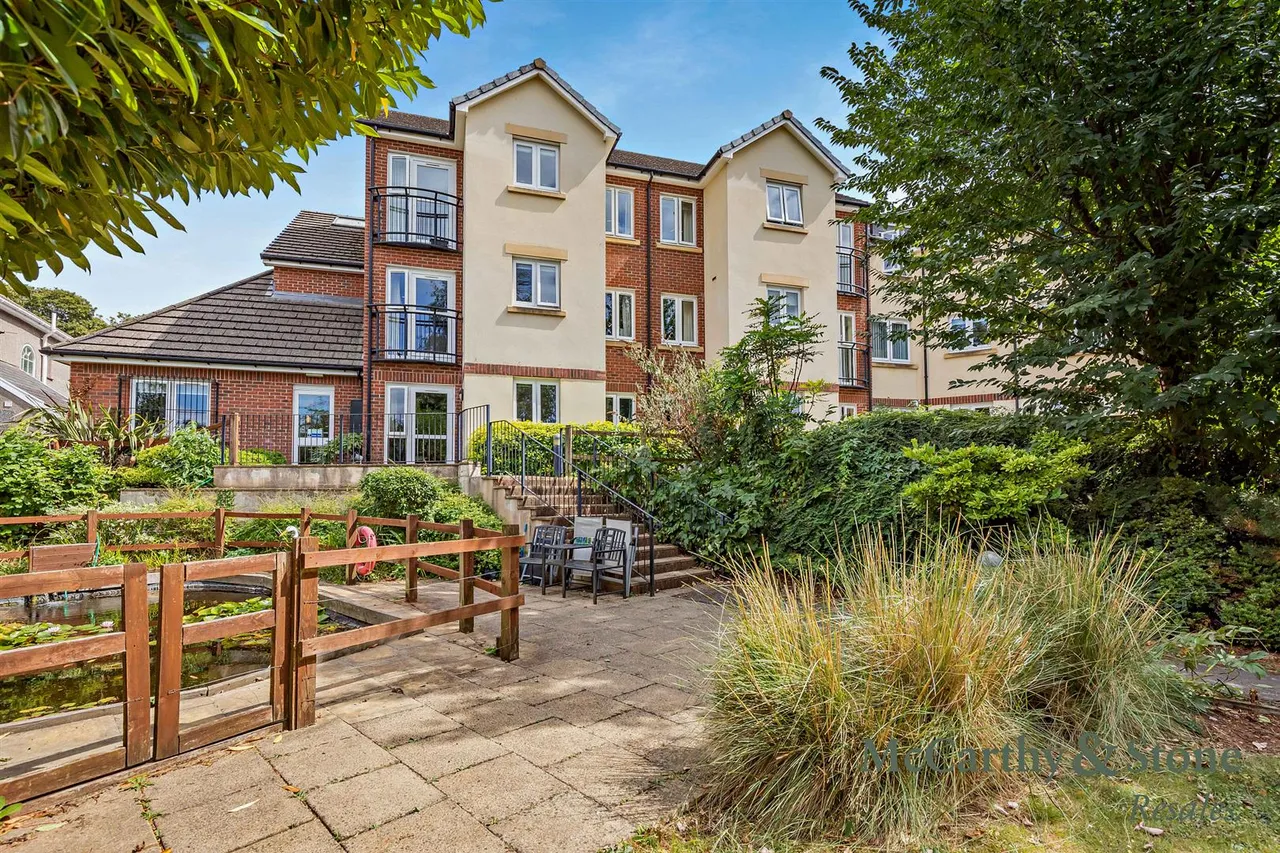 2 bed flat for sale, Overnhill Road, Downend, BS16