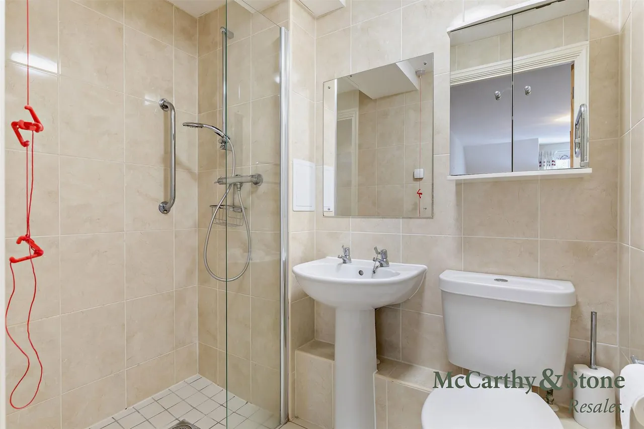 Overnhill Road, Downend, BS16, photo 8
