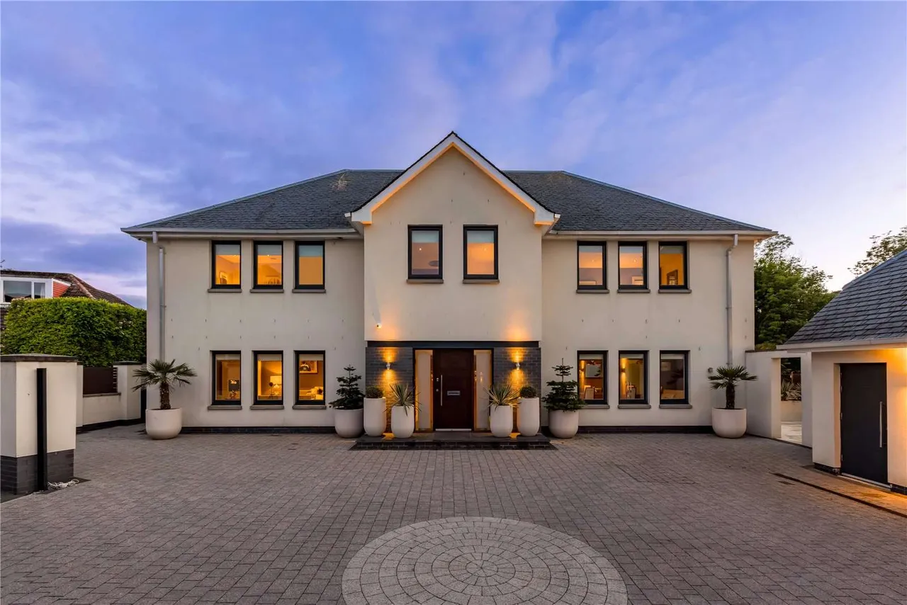 5 bed house for sale — Essex Road, Cramond, Edinburgh, EH4 6LL