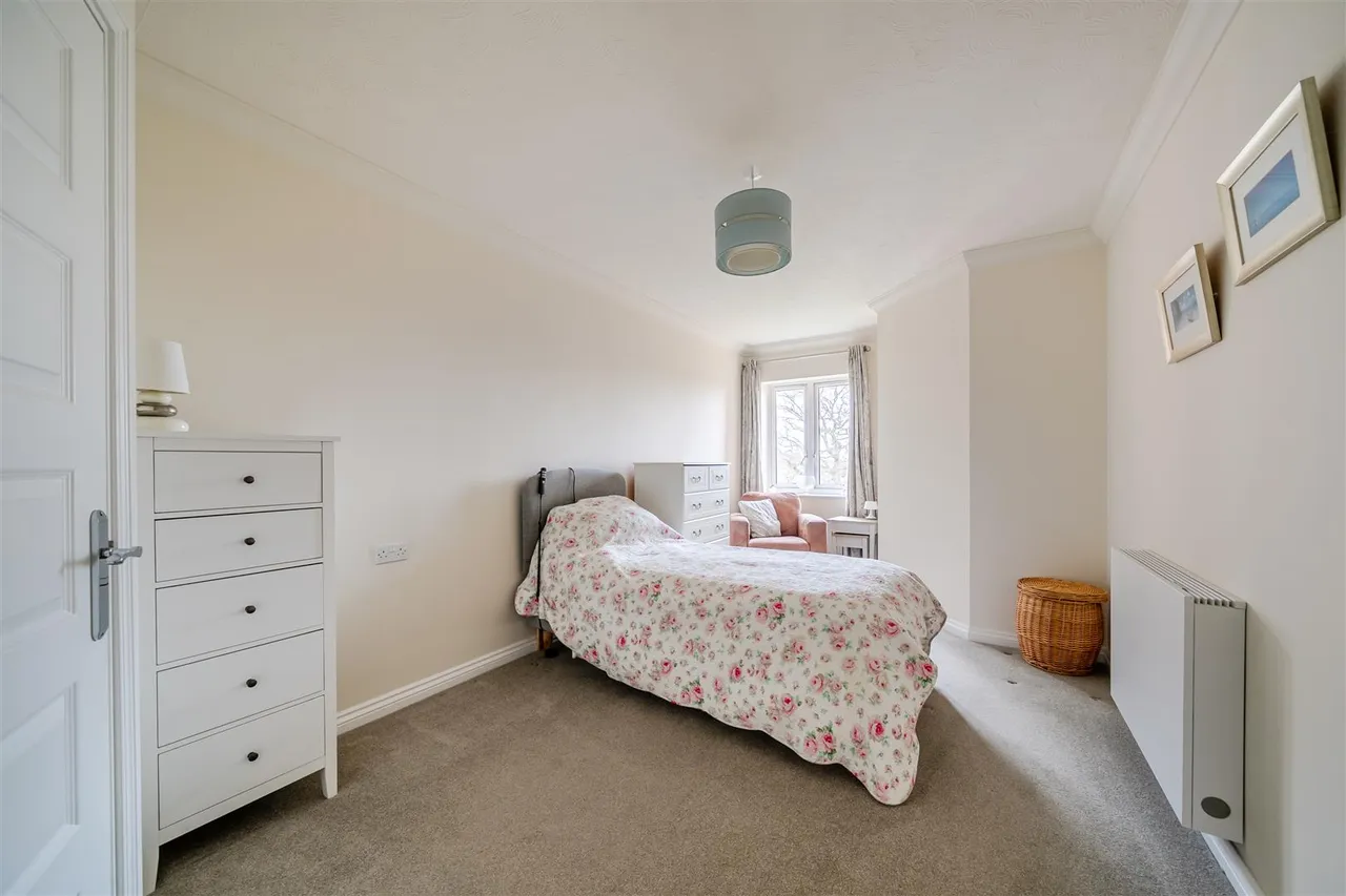 Botley Road, Park Gate, SO31, photo 9