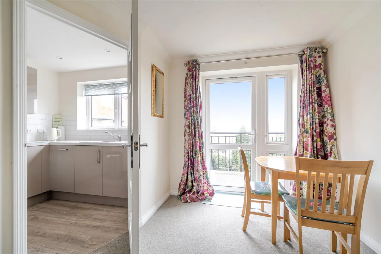 Botley Road, Park Gate, SO31, photo 8
