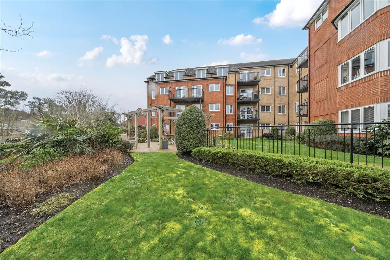 Botley Road, Park Gate, SO31, photo 16