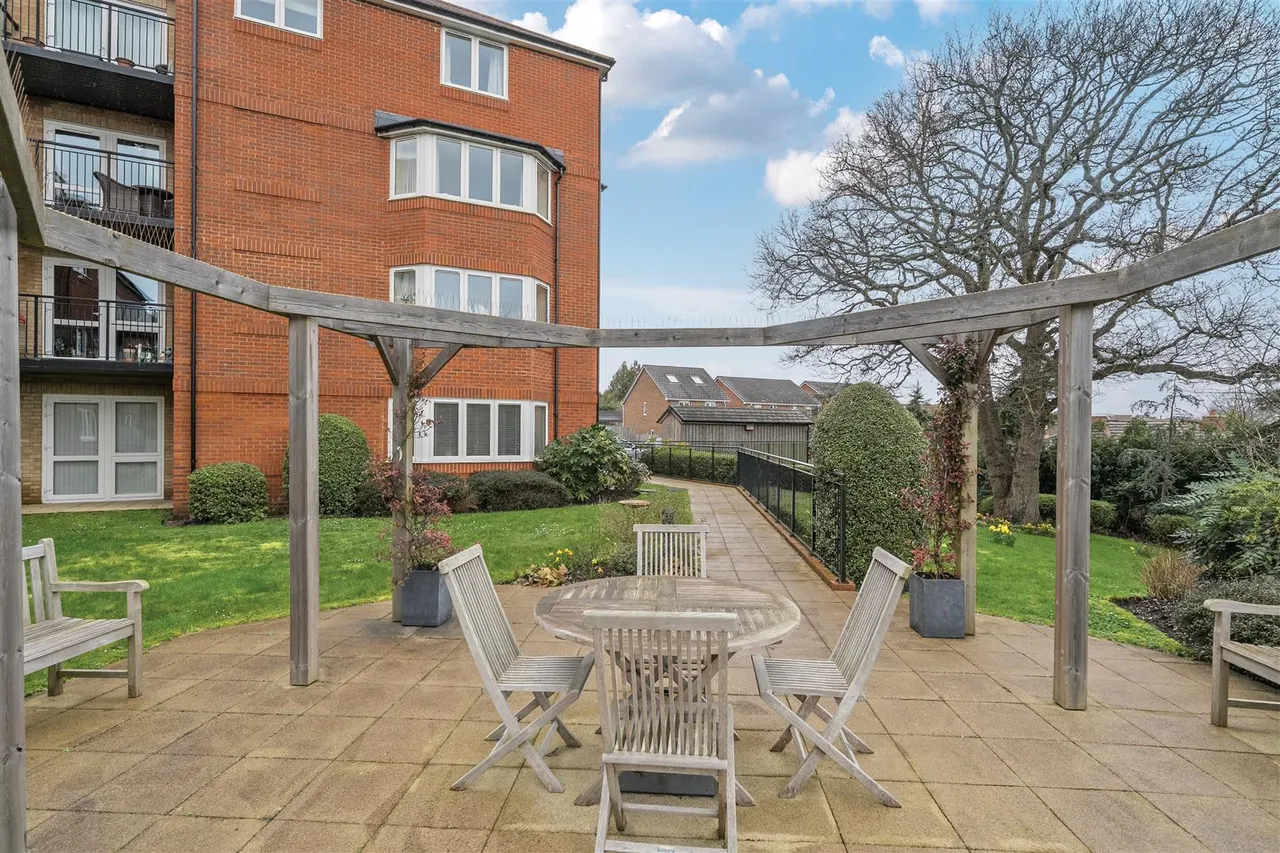 Botley Road, Park Gate, SO31, photo 15