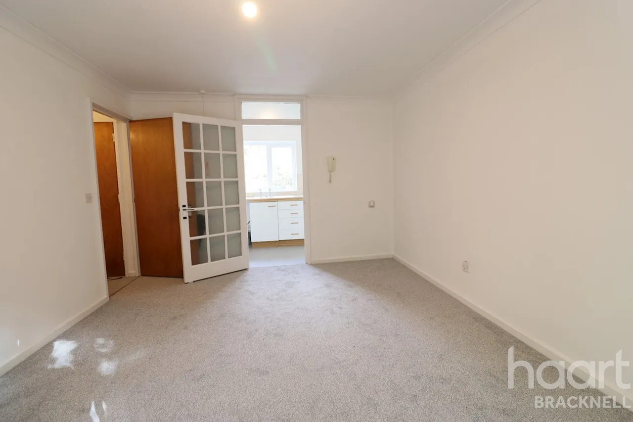 Huntsgreen Court, Bracknell, RG12, photo 6