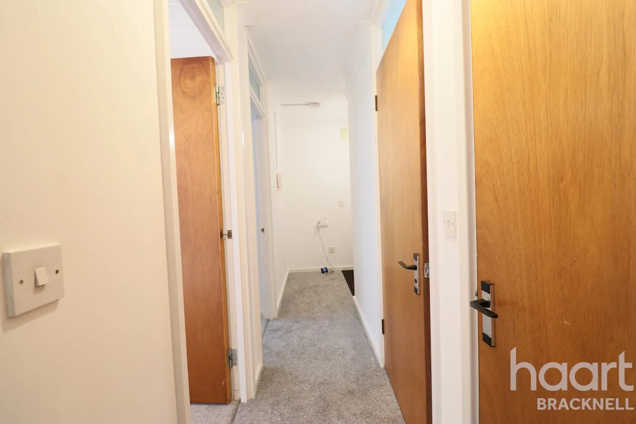 Huntsgreen Court, Bracknell, RG12, photo 10