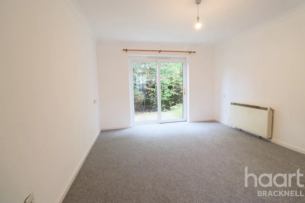 Huntsgreen Court, Bracknell, RG12, photo 5
