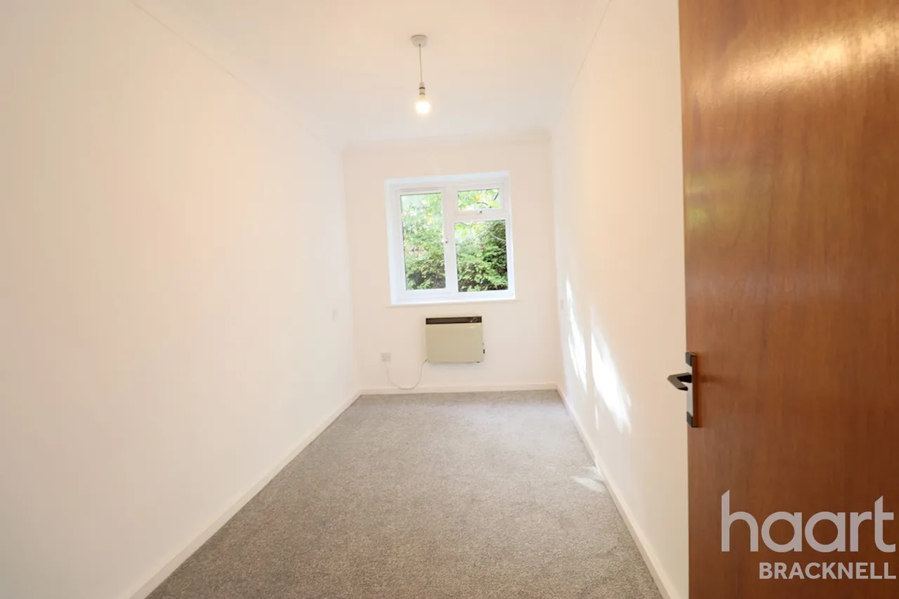 Huntsgreen Court, Bracknell, RG12, photo 13