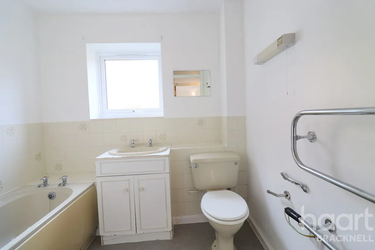 Huntsgreen Court, Bracknell, RG12, photo 16