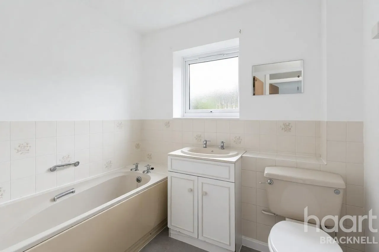 Huntsgreen Court, Bracknell, RG12, photo 18