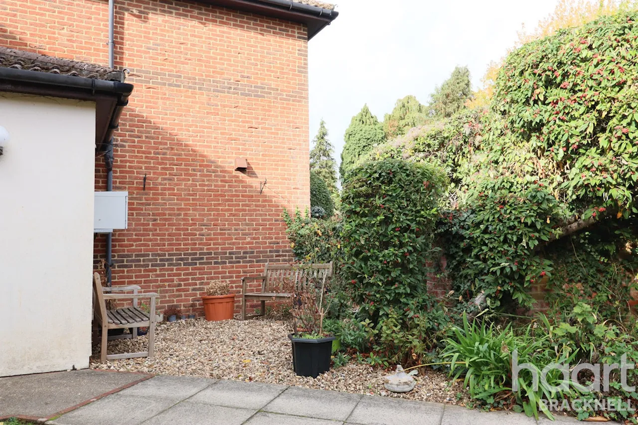 Huntsgreen Court, Bracknell, RG12, photo 4