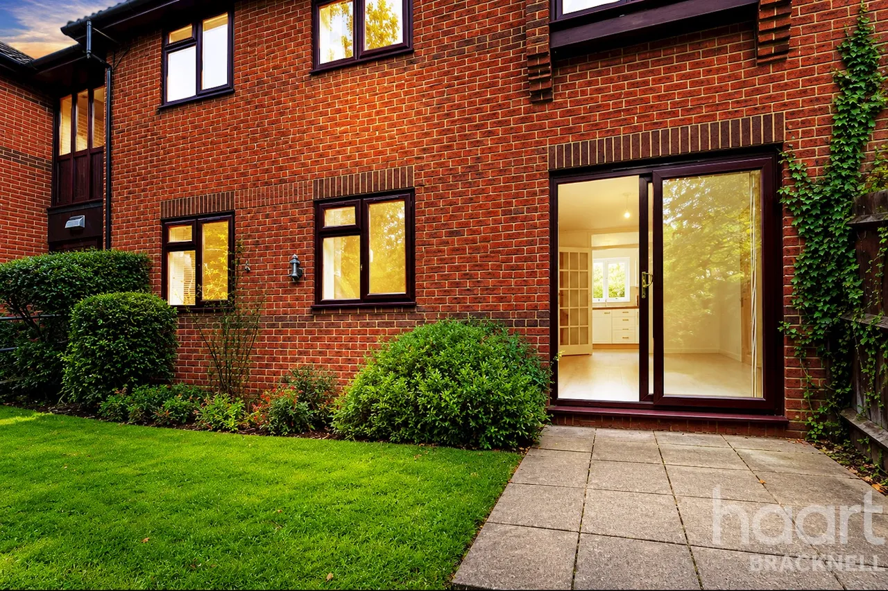 Huntsgreen Court, Bracknell, RG12, photo 3