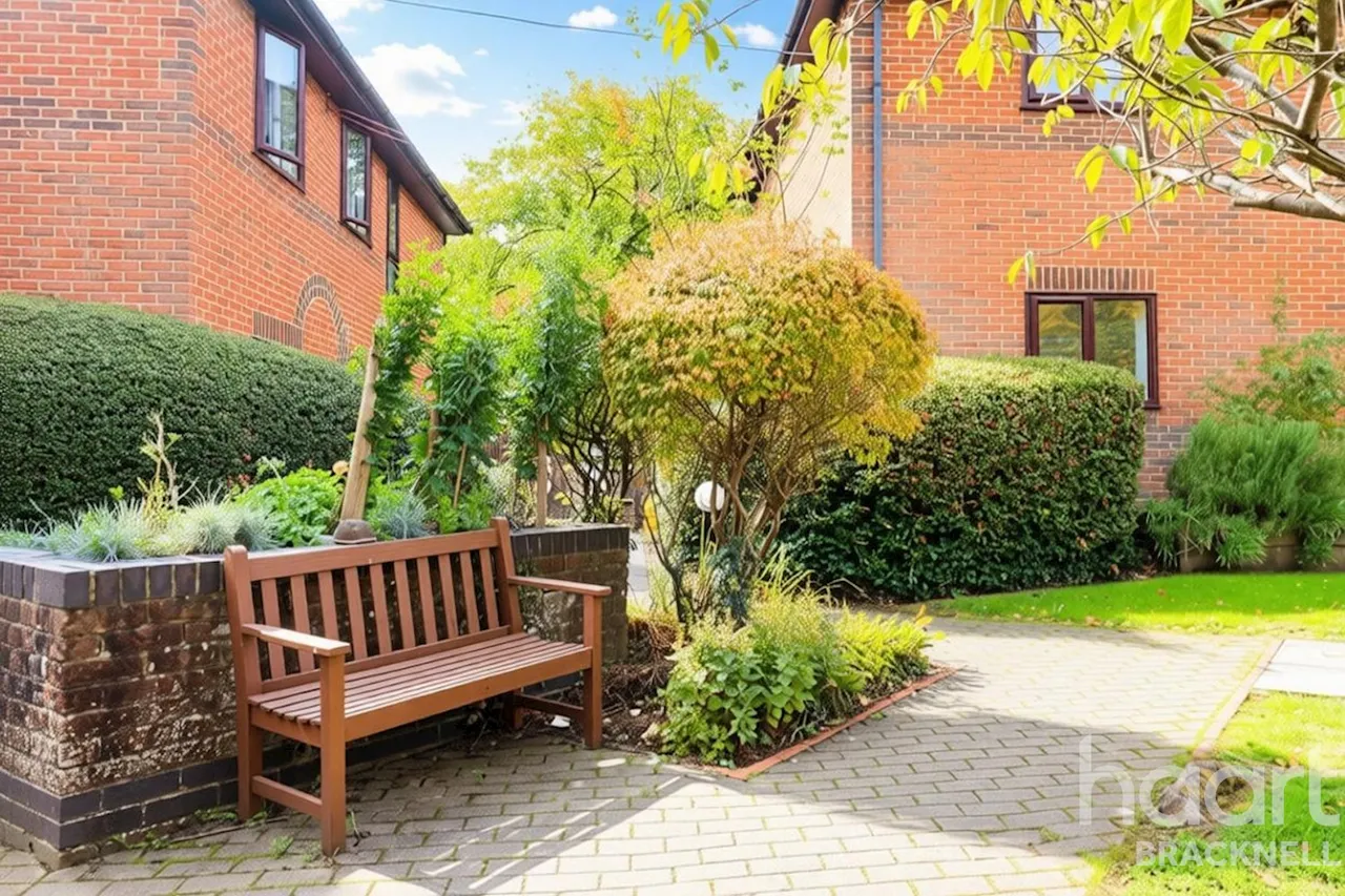 Huntsgreen Court, Bracknell, RG12, photo 21
