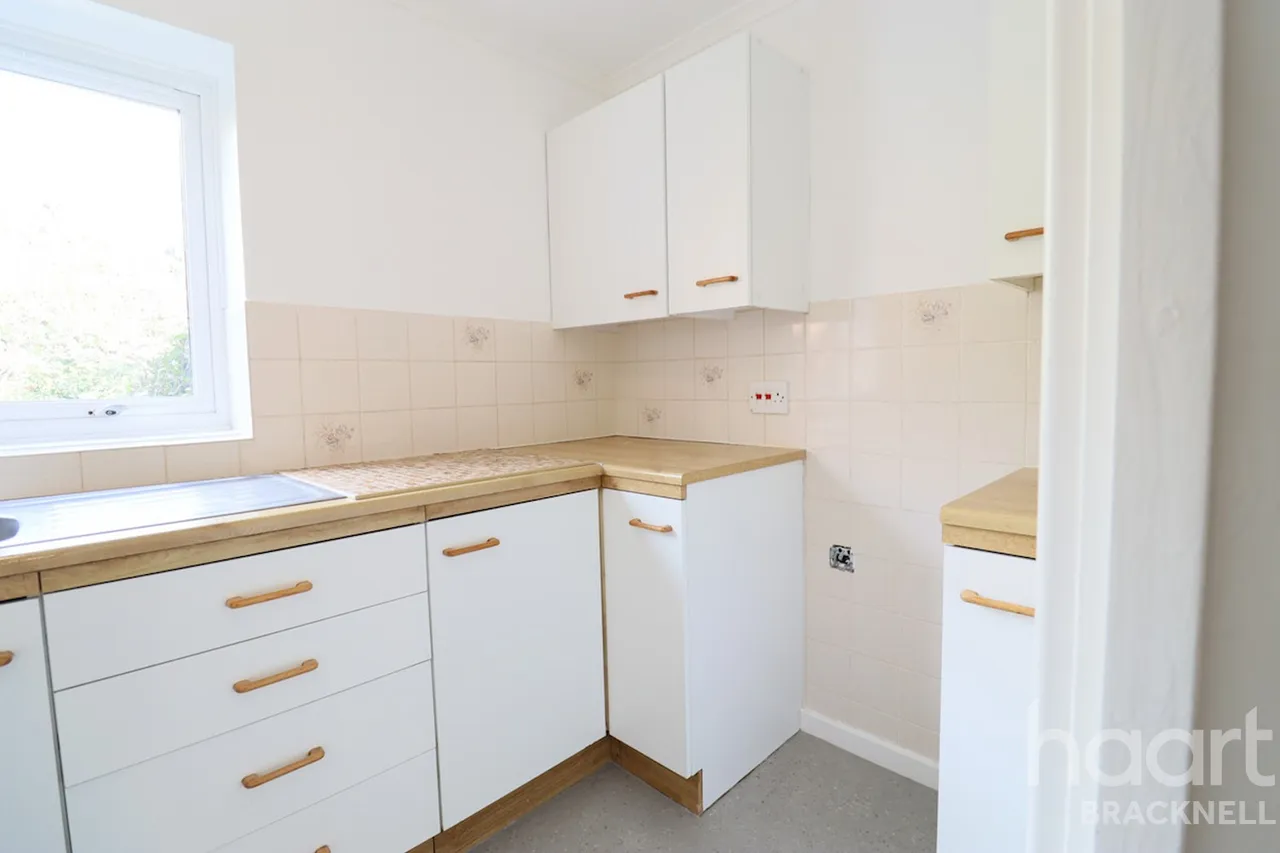 Huntsgreen Court, Bracknell, RG12, photo 8