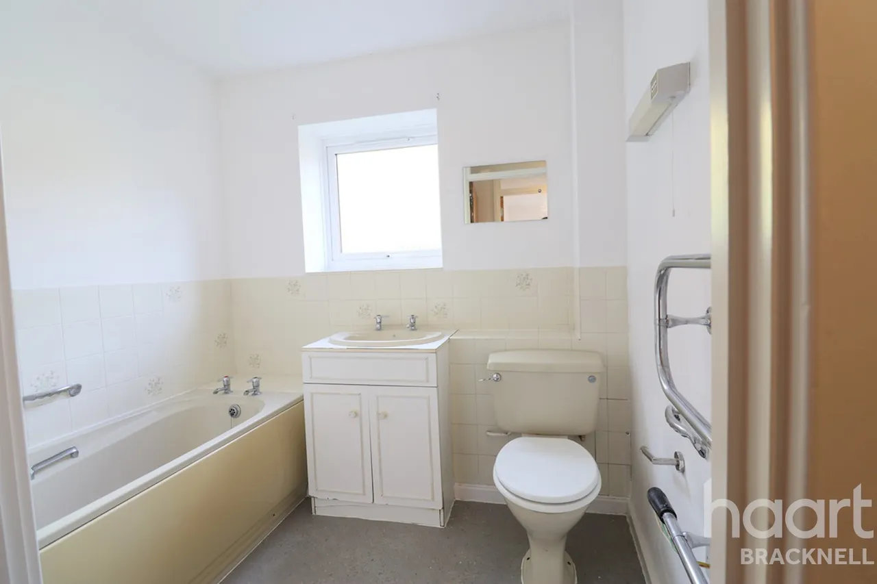 Huntsgreen Court, Bracknell, RG12, photo 14