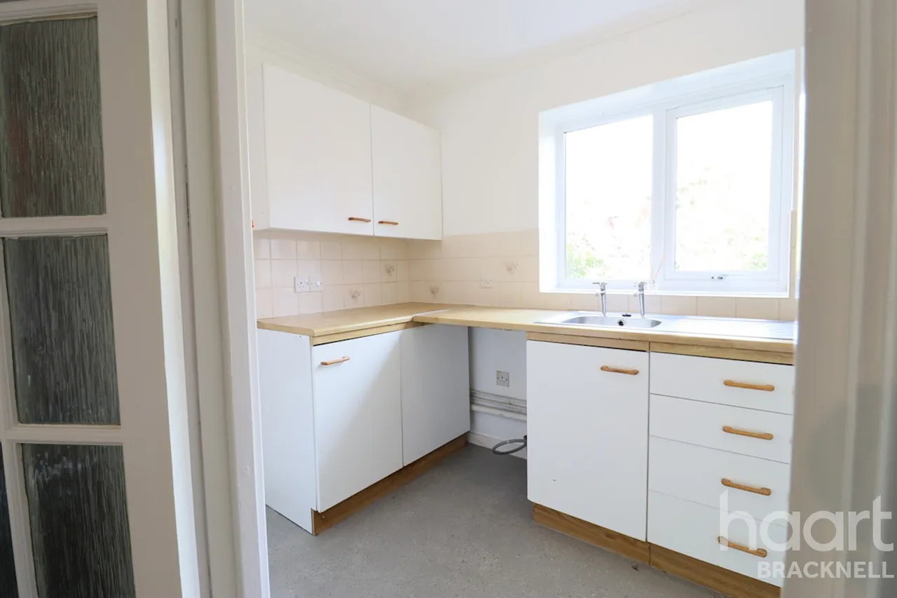 Huntsgreen Court, Bracknell, RG12, photo 9