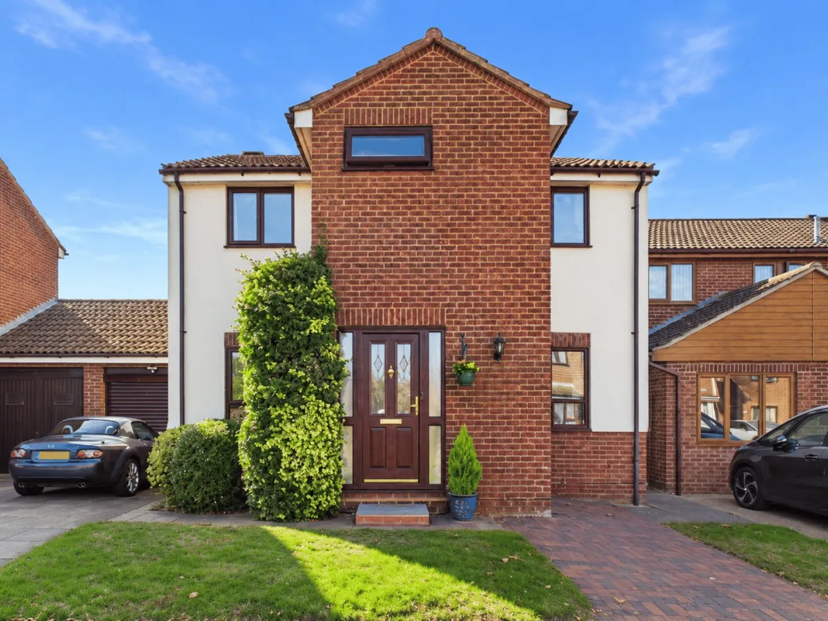 4 bed house for sale, Mountbatten Drive, Biggleswade, SG18