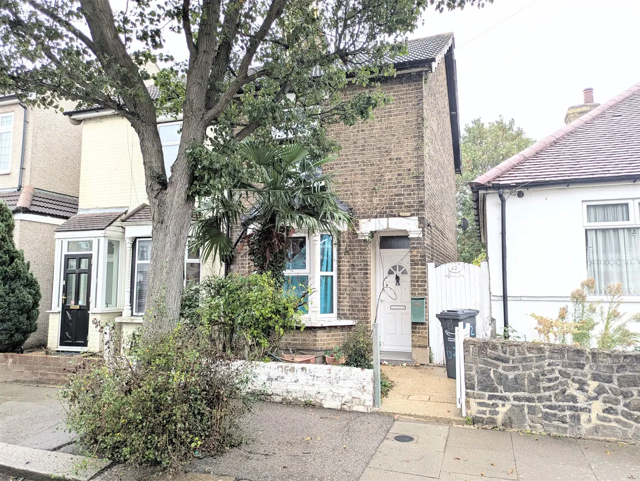 2 bed house for sale, Hainault Road, Romford, RM6