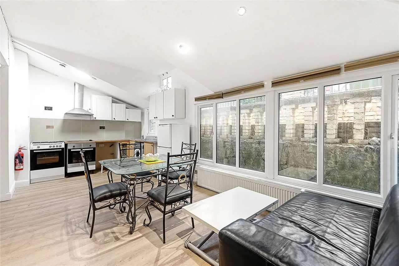 Tanfield Avenue, London, photo 3