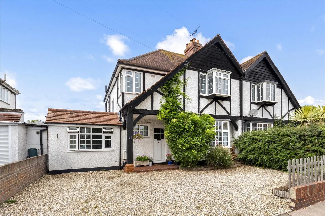 4 bed house for sale — Beaumont Road, Worthing