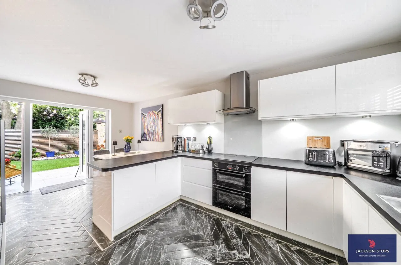High Street, Ridgmont, MK43, photo 3