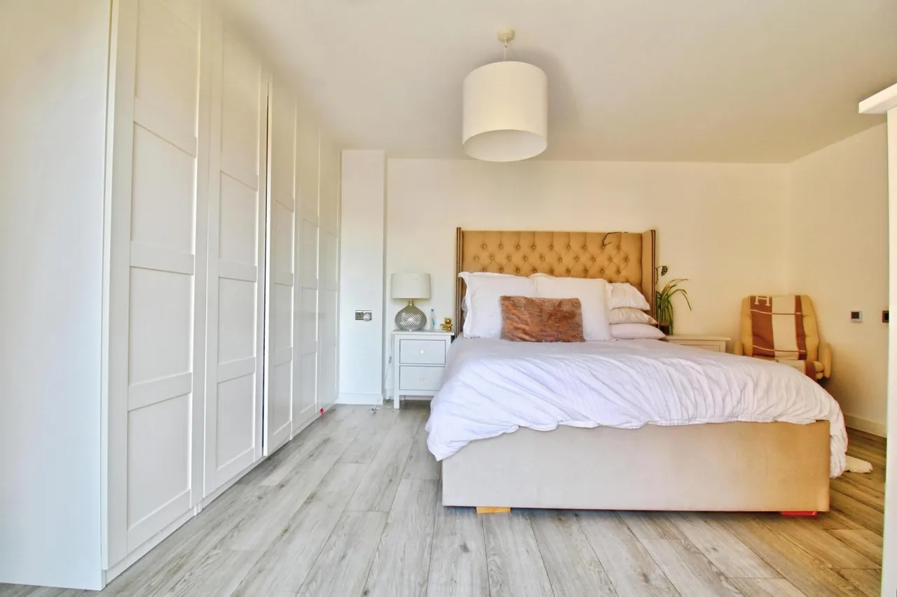 Broadway, Rainham, RM13, photo 9