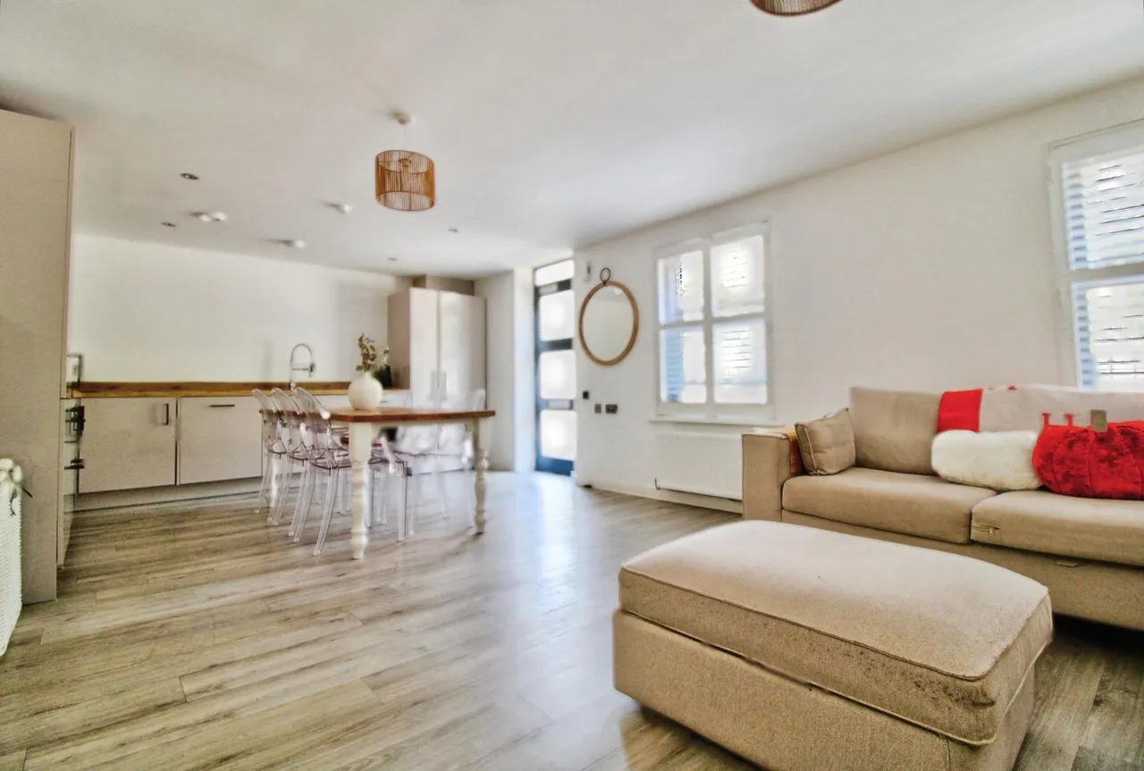 Broadway, Rainham, RM13, photo 4