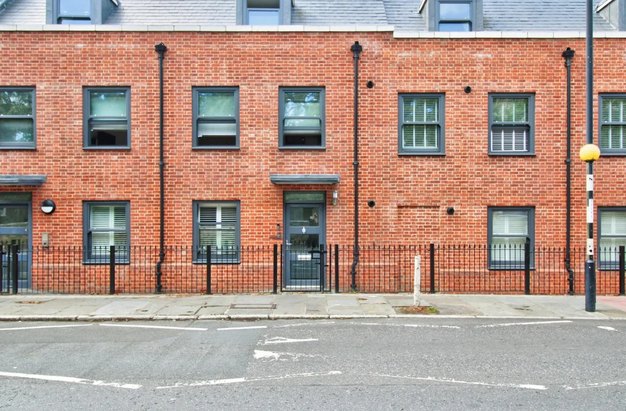 Broadway, Rainham, RM13, photo 13