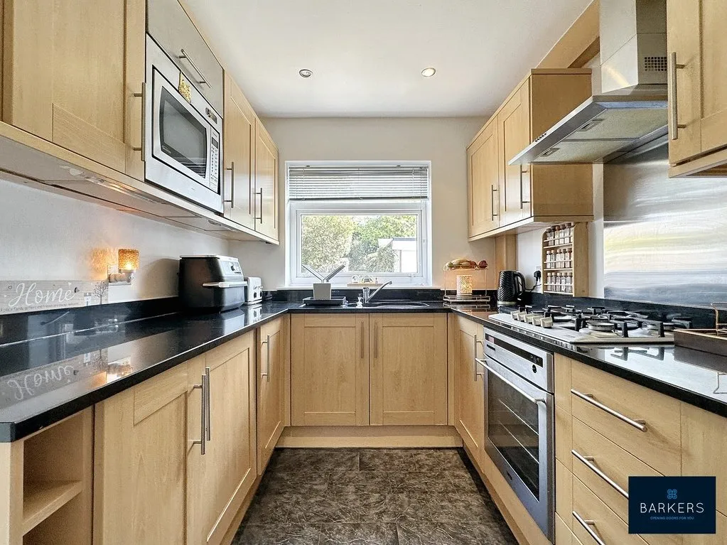Bradford Road, East Bierley BD4 6PB, photo 6