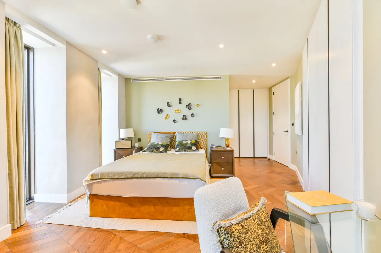 Apartment 11-02, 33 Newton Street, London, photo 6
