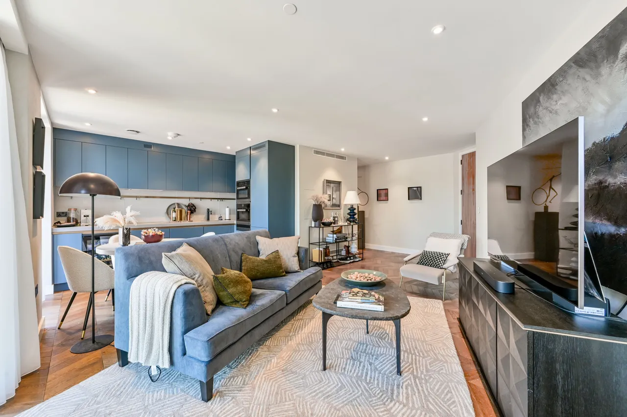 2 bed flat for sale — Apartment 11-02, 33 Newton Street, London
