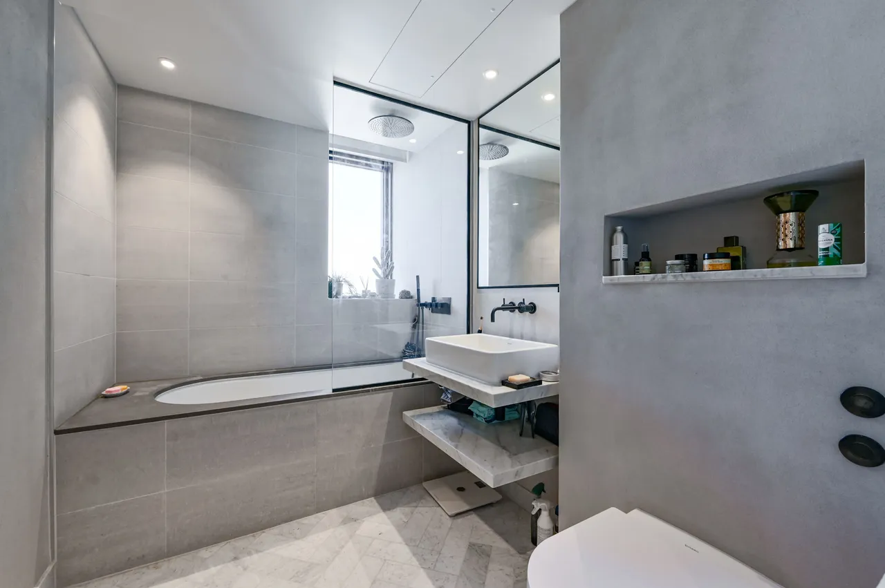 Apartment 11-02, 33 Newton Street, London, photo 7
